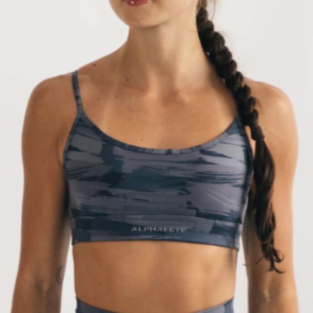 Alphalete sports bra